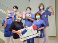 Klinikmitarbeiterinnen nÃ¤hten in der Freizeit Masken und spenden 2.000 â‚¬ fÃ¼r Tafel Ebersberg.